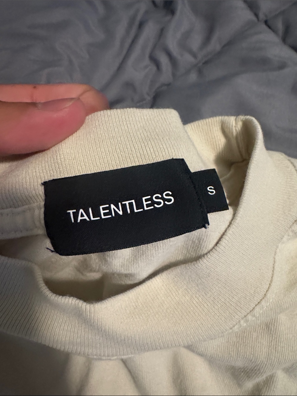 TALENTLESS Off-White Crewneck shirt
